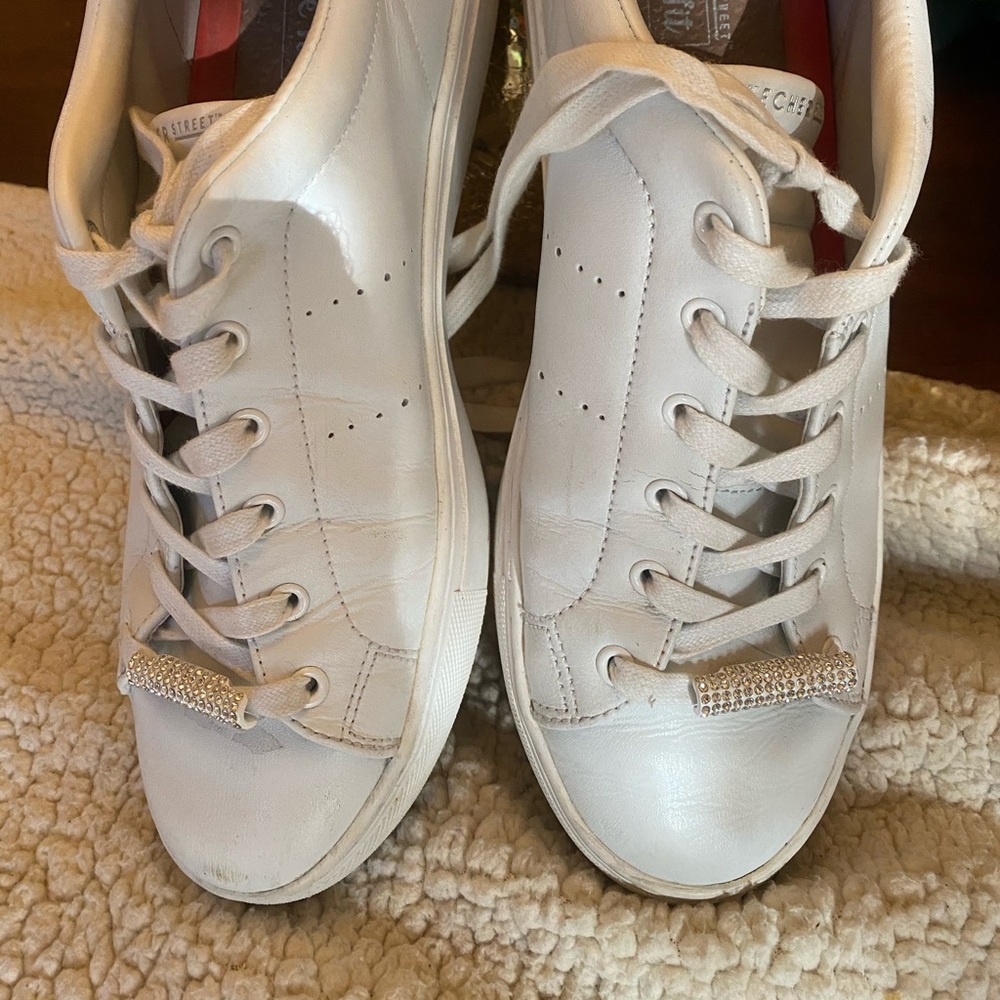 Skechers Street Rise Fit Women’s Leather Athletic Shoes size 9.5 with Sparkles